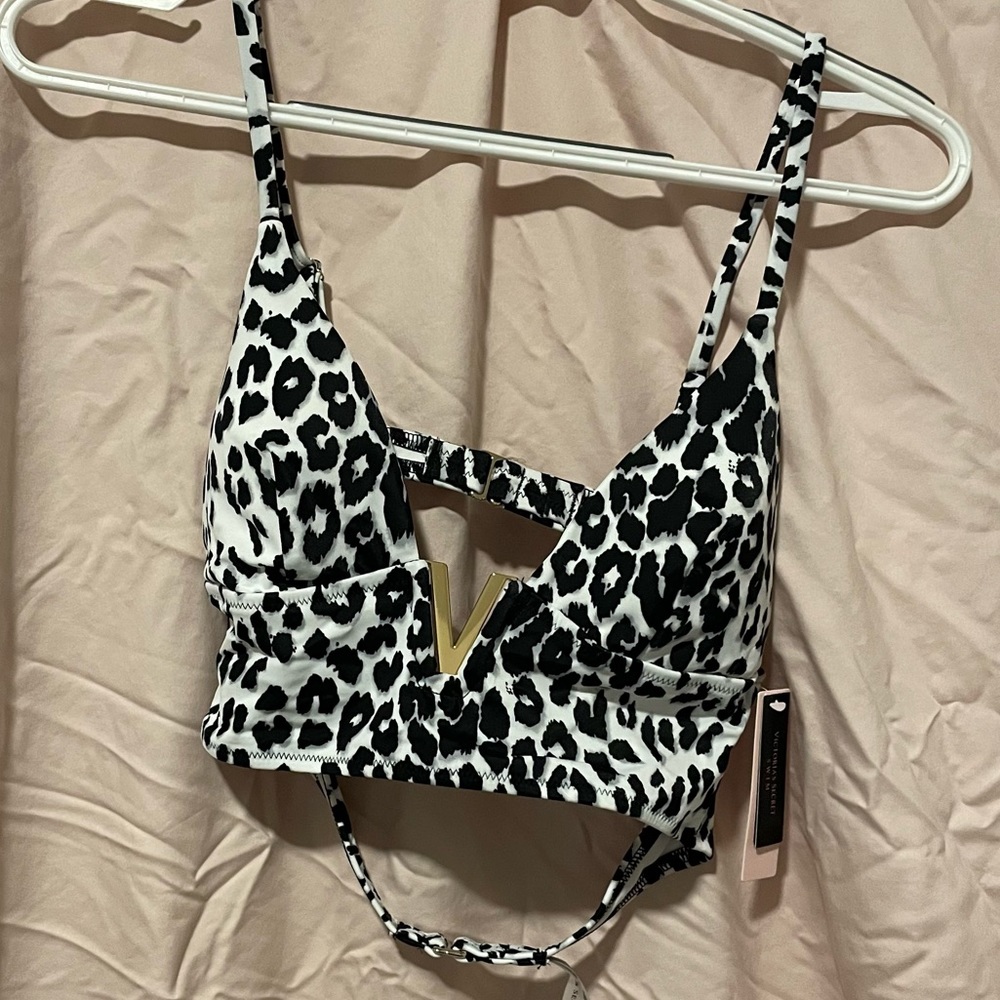 NWT!!Cheetah print bathing suit top